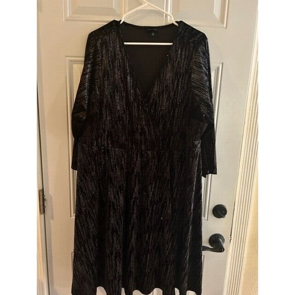 Torrid Dress Womens Size 4 Skater Faux Wrap Black Silver Metallic V-Neck EUC - Picture 1 of 6